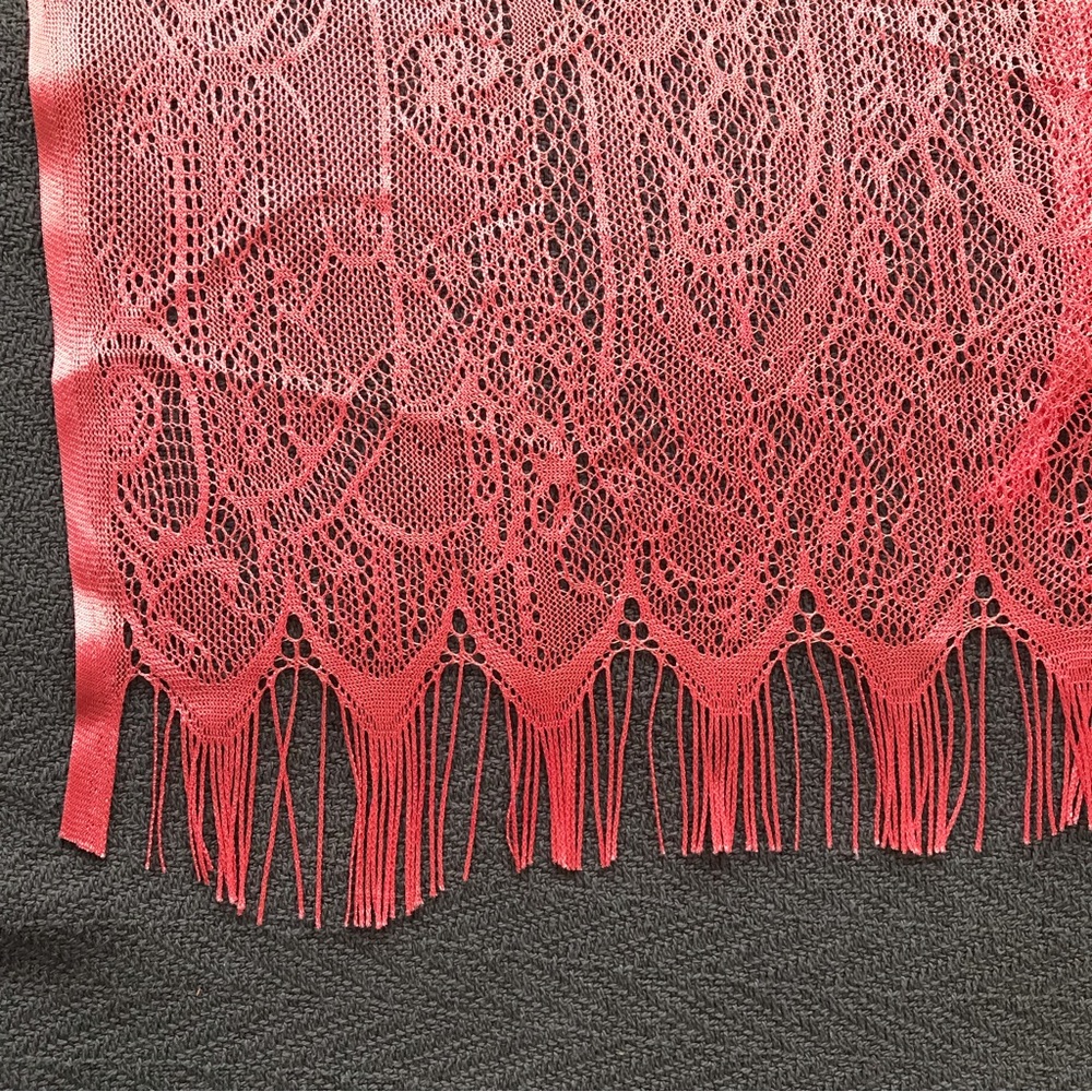 Vintage Coral Pink Lace Fringed Poncho Shawl Scarf Unique - Picture 5 of 5